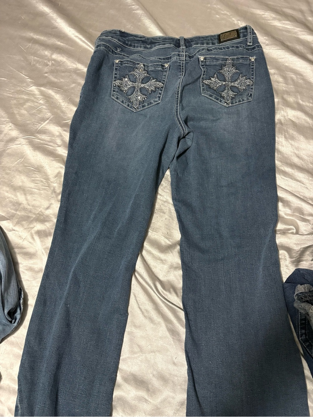 💜3/$15💜Earl Jeans Dark Blue Boot Cut with Embroidered Back Pockets